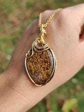 Charger l&#39;image dans la galerie, Pendentif Bronzite • wire wrapping
