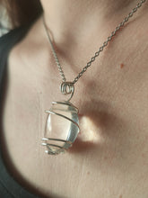 Charger l&#39;image dans la galerie, Pendentif Cristal de roche poli • Argenté
