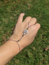 Charger l'image dans la galerie, Bijou de main • arbre de vie &amp; agate arbre
