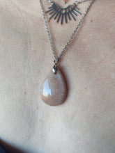 Charger l'image dans la galerie, Zora • Pierre de lune &amp; Pierre de soleil
