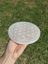 Charger l&#39;image dans la galerie, Disque Selenite • Fleur de vie
