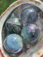 Charger l&#39;image dans la galerie, Sphère en Fluorite
