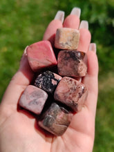 Charger l&#39;image dans la galerie, Cube en Rhodonite
