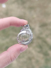 Charger l&#39;image dans la galerie, Pendentif Dragon • Cristal de roche
