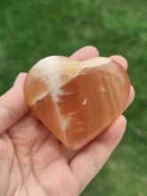 Charger l&#39;image dans la galerie, Cœur • Calcite Miel (A)
