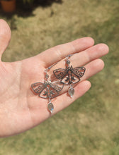 Charger l&#39;image dans la galerie, Boucles &quot;Papillon&quot; • Labradorite
