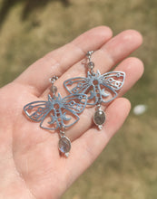 Charger l&#39;image dans la galerie, Boucles &quot;Papillon&quot; • Labradorite

